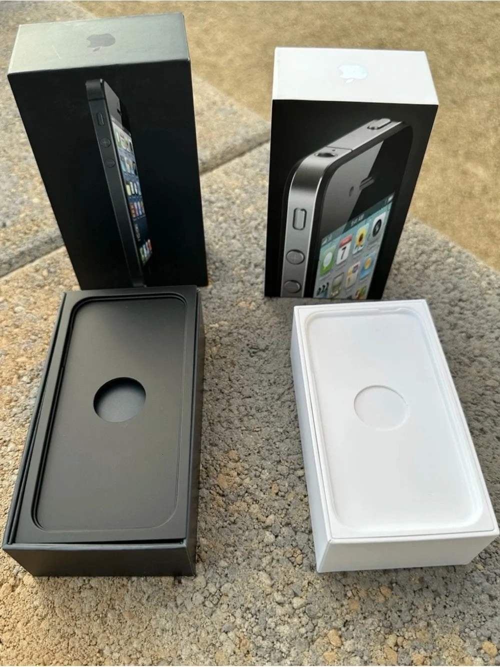 Apple iPhone 5 16GB Black & iPhone 4 8GB White **Empty Retail Boxes Lot**